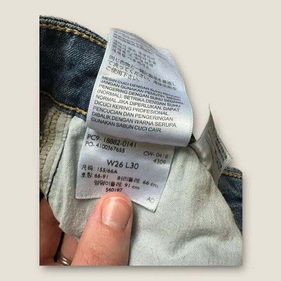 Levi’s 721 High Rise Skinny Distressed Jeans - Picture 5 of 5